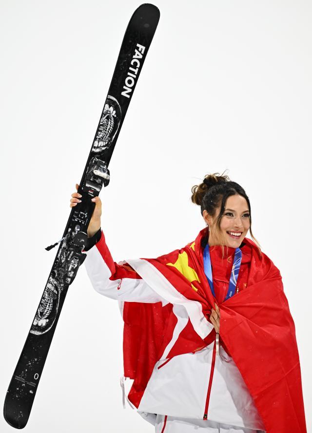 1771306915517043284.jpg 冬奥会|自由式滑雪——女子大跳台决赛赛况XxjpseC000624_20260217_MVPFN0A001.jpg